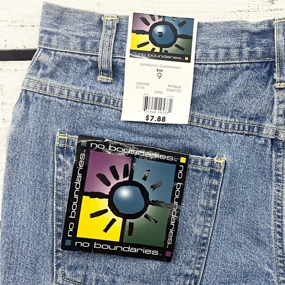 NWT Vintage 90’s y2k No Boundaries Denim Shorts Size 9 - Picture 2 of 5